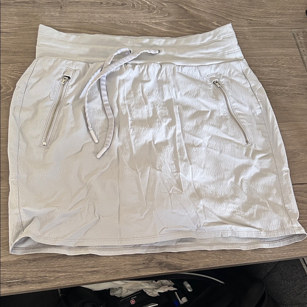 Athleta Gray Women's Skort with Zipper Pockets Size 2